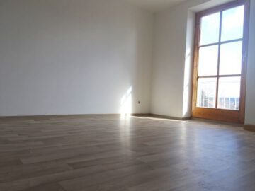 Für Handwerker und Visionäre – Wohnung mit Entwicklungspotenzial, 95652 Waldsassen, Etagenwohnung
